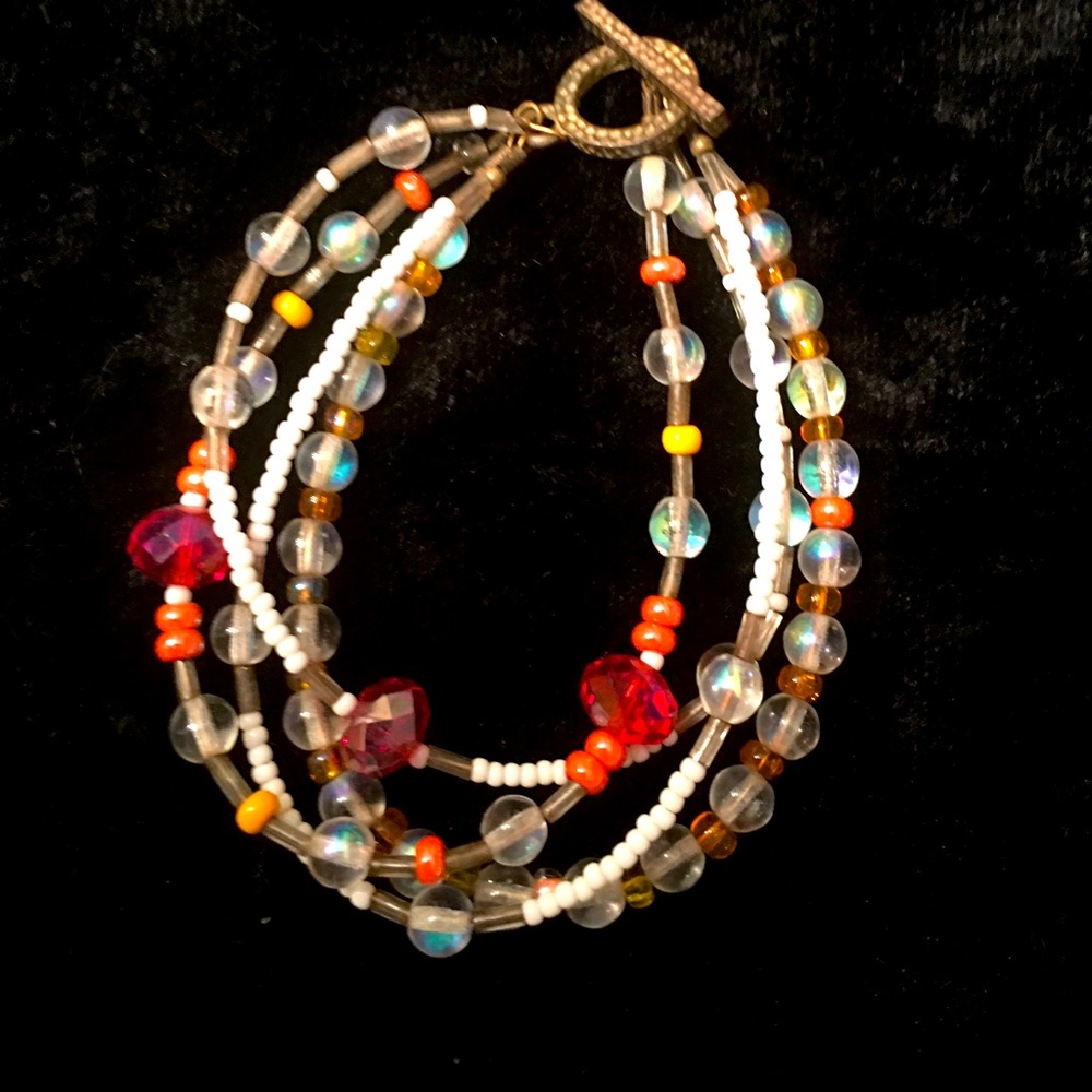 Bracelet with toggle closure